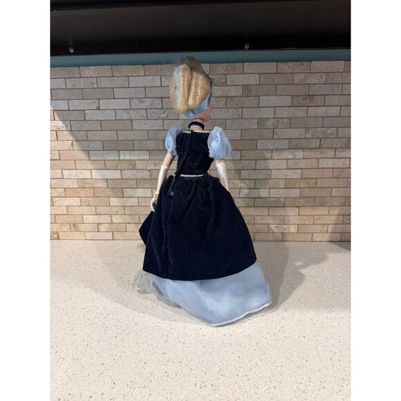 RARE Disney's Cinderella Keepsake Porcelain Doll W/ Stand Brass Key Collectibles - Picture 2 of 8